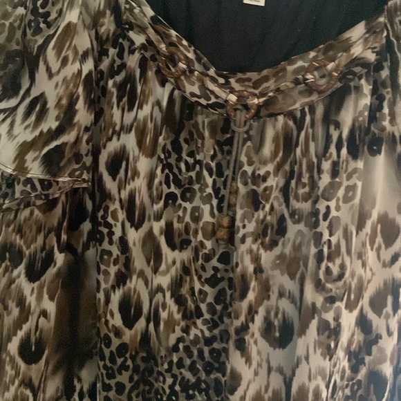 Women’s short sleeve blouse! - Picture 6 of 6